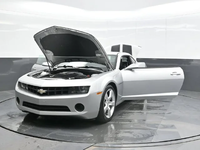 Used 2011 Silver Chevrolet 1LS image 30