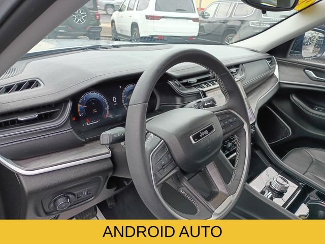 Used 2023 Silver Jeep Limited image 12