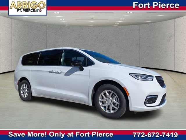 2026 Chrysler Pacifica Select's photo