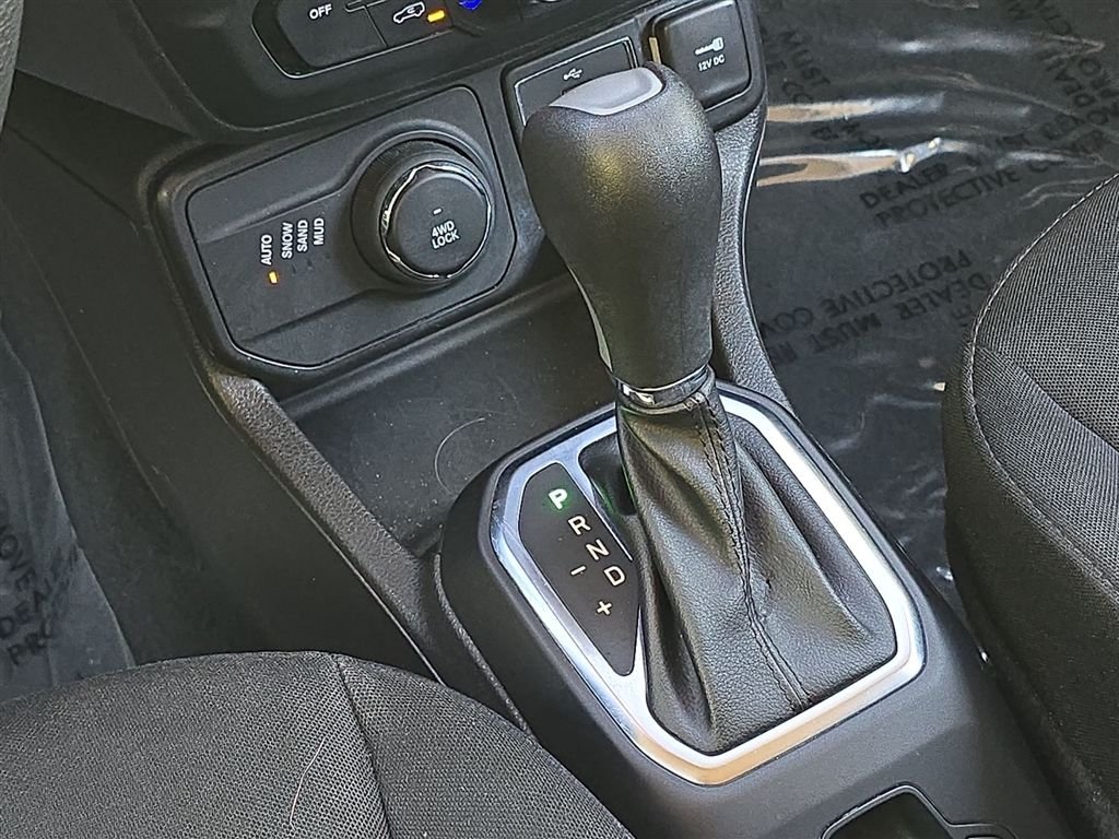 Certified Used 2023 White Jeep Latitude image 25