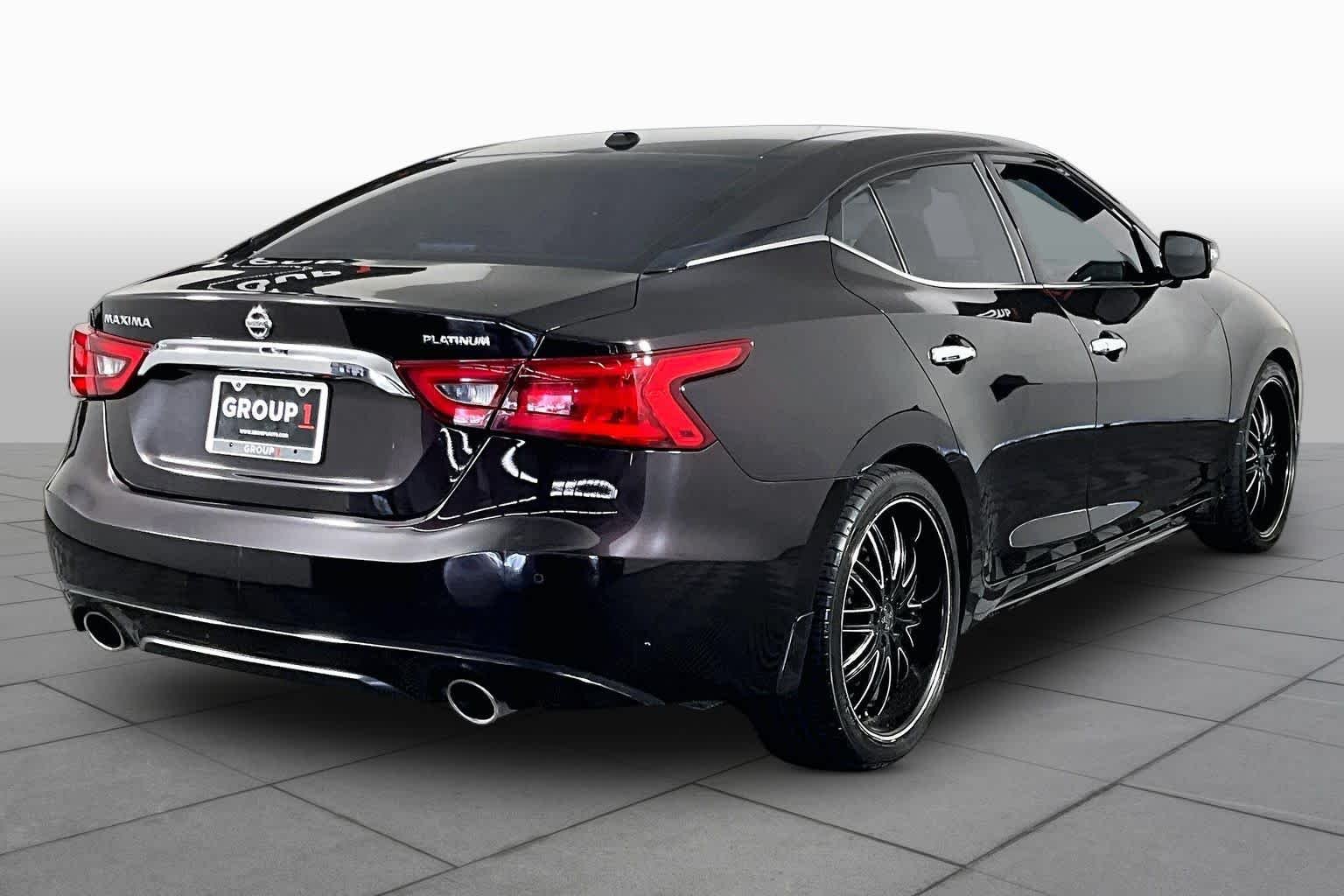 Used 2016 Bordeaux Black Nissan 3.5 Platinum image 12