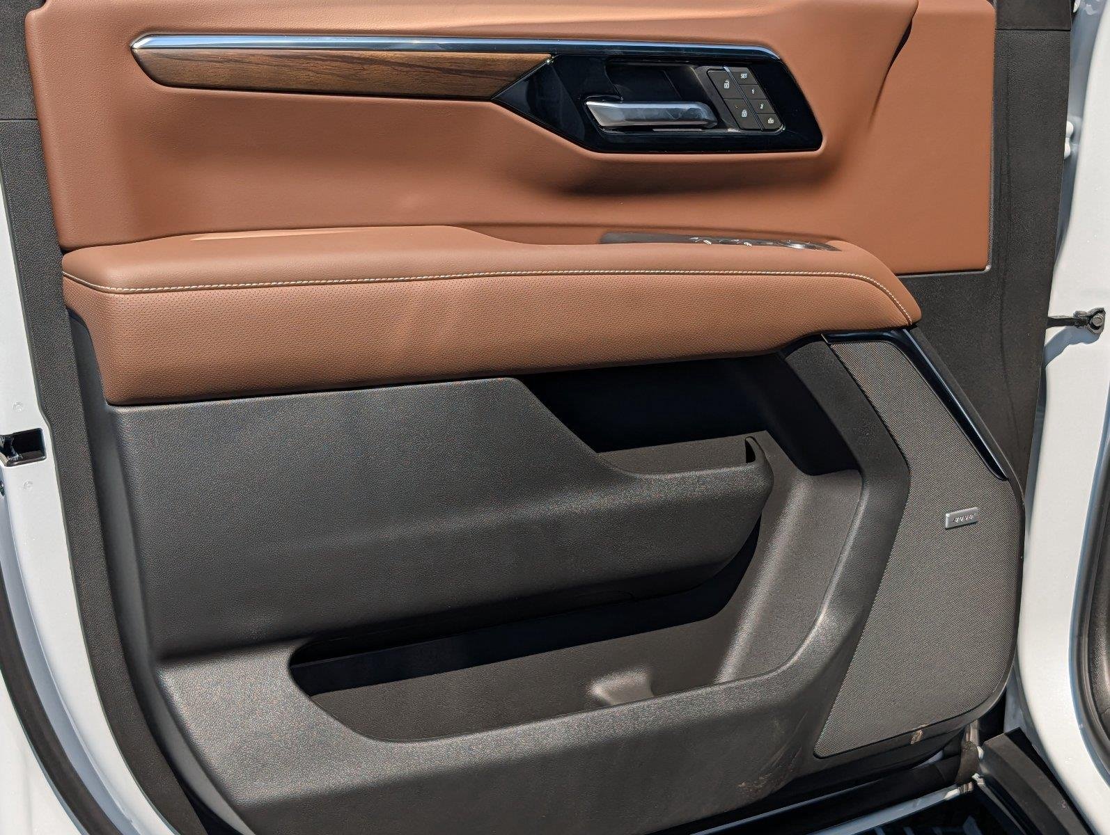 New 2026 Polar White Tricoat Chevrolet High Country image 14