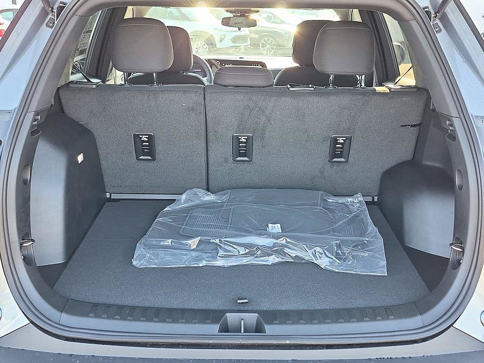 2027 Chevrolet Equinox LT - Photo 32