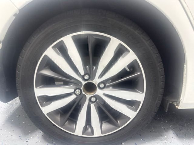Used 2016 White Honda EX image 6
