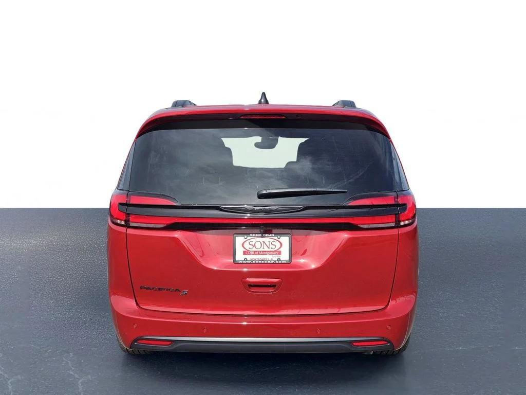 New 2026 Red Hot Pearl-Coat Exterior Paint Chrysler Select image 10