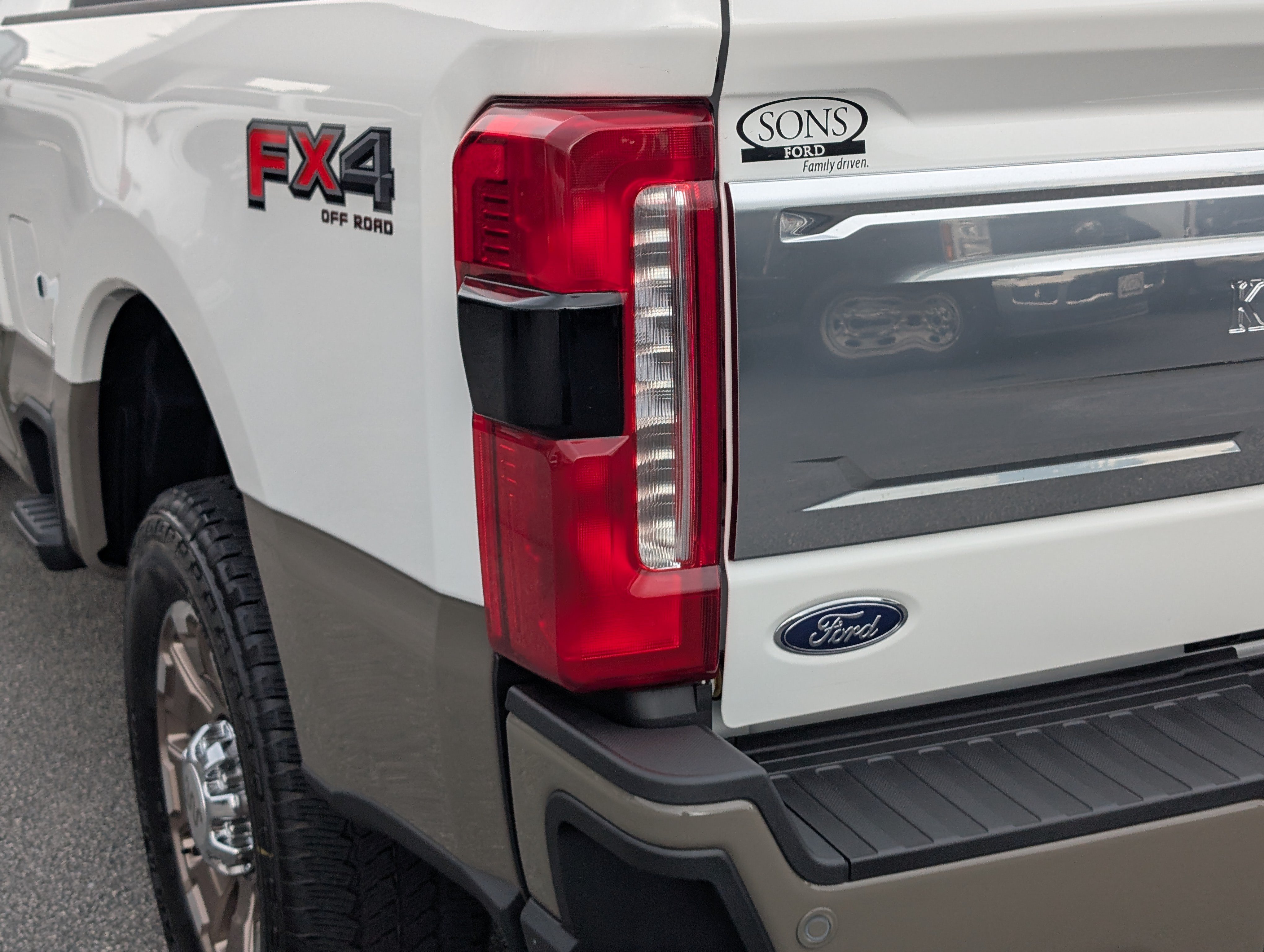 New 2026 Star White Metallic Tri-Coat FORD F-250® King Ranch® image 12