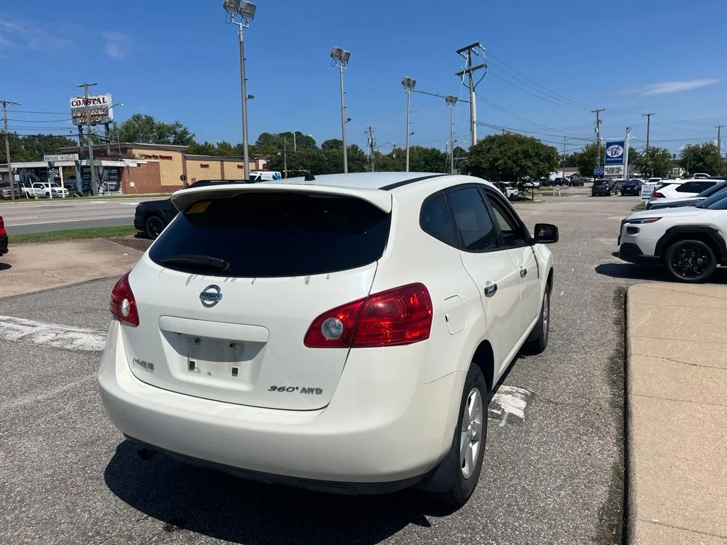 Used 2010 White Nissan S image 4