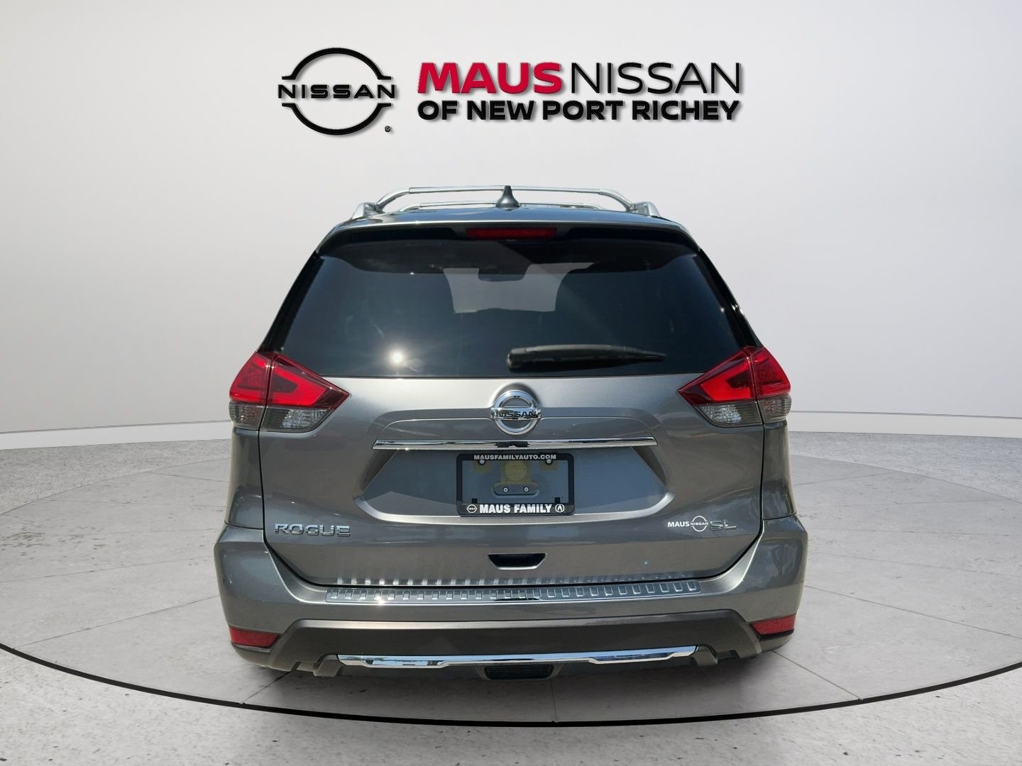 Used 2017 Gray Nissan SL image 9