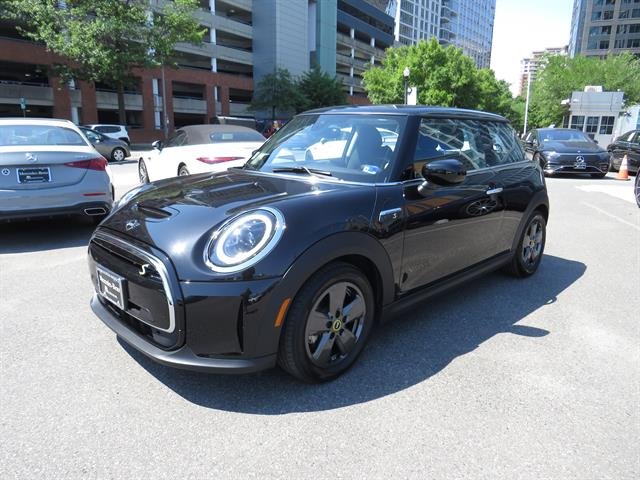 2023 MINI Hardtop Cooper SE Signature's photo
