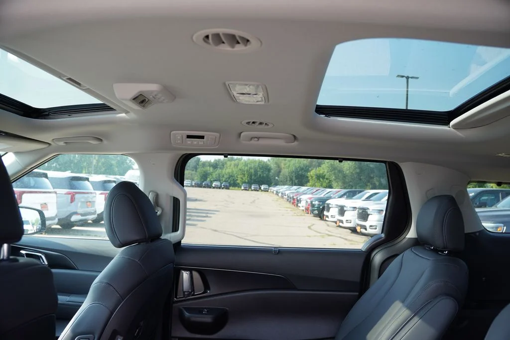 2027 Kia Carnival SX - Photo 13