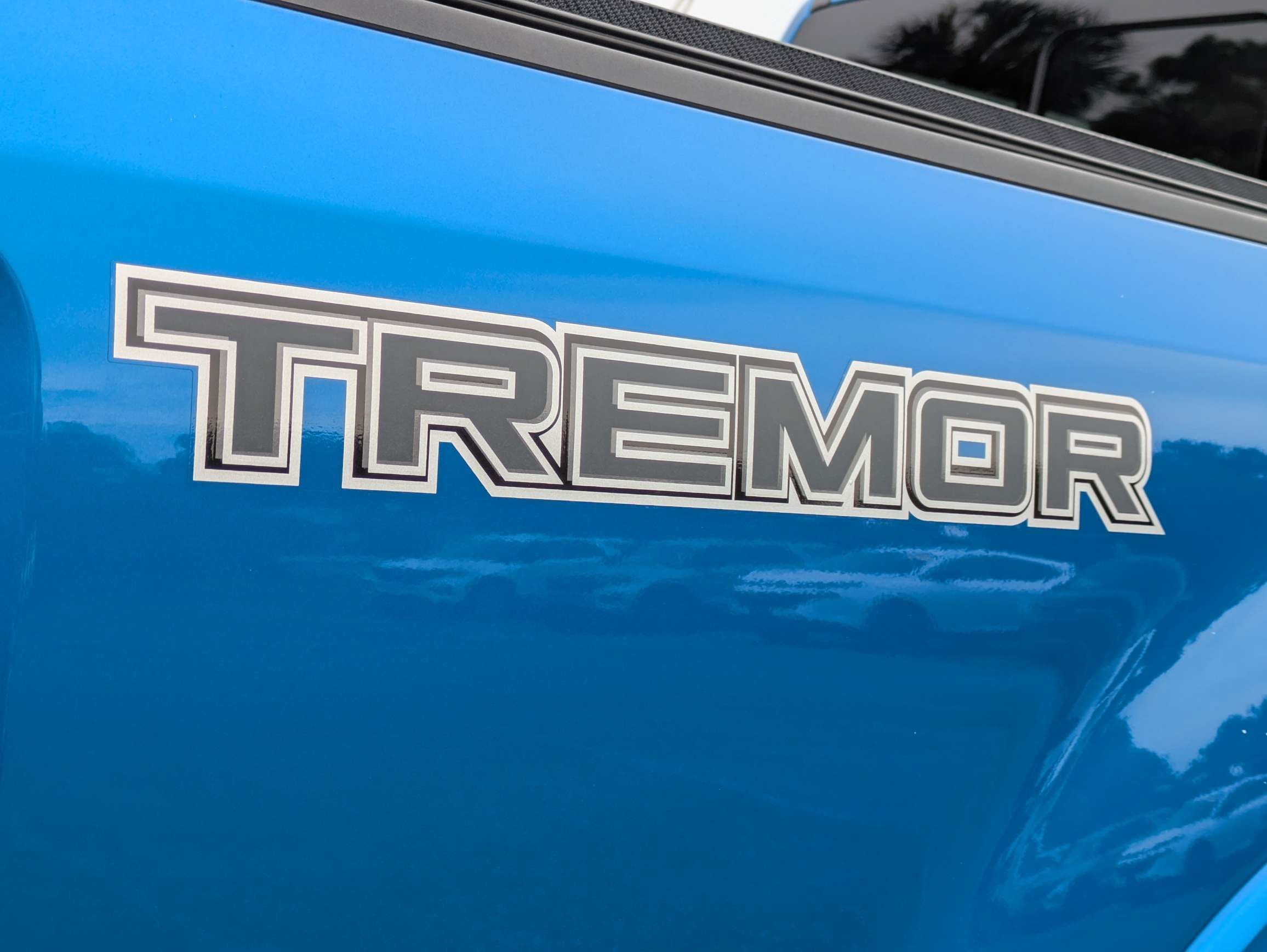 Used 2020 Velocity Blue Metallic Ford LARIAT image 16