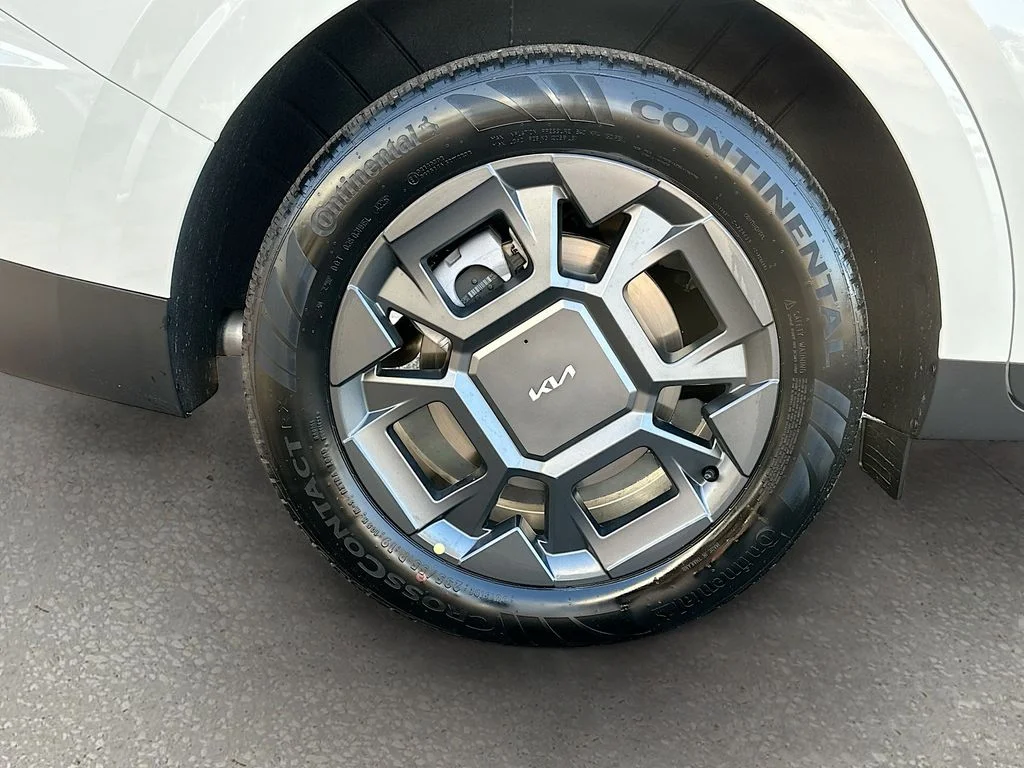 New 2026 Snow White Pearl Kia EX image 32