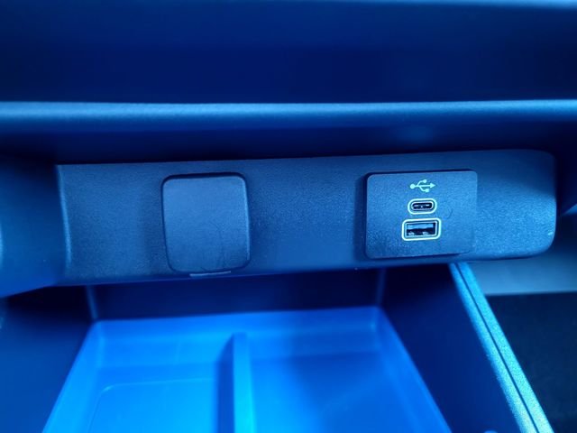 Used 2025 Blue Ford XLT image 18