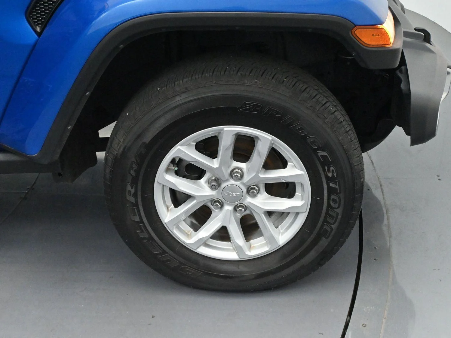 Used 2023 Hydro Blue Pearlcoat Jeep Sport S image 28