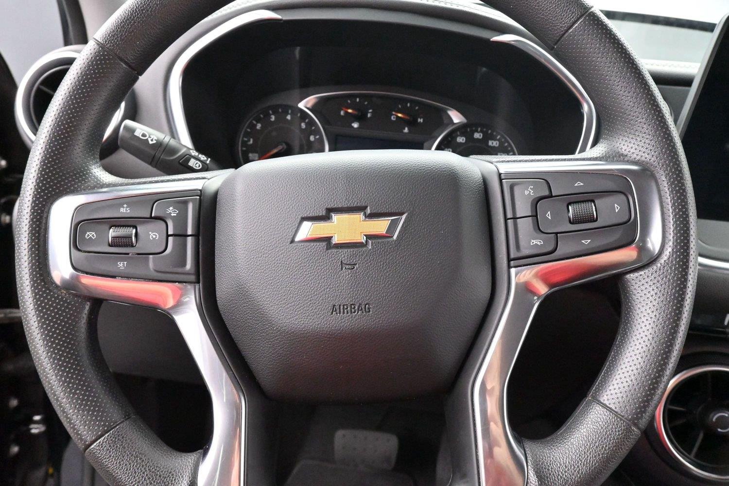 Used 2025 Black Chevrolet 2LT image 17