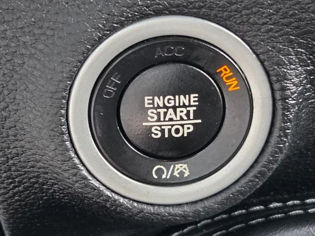 Used 2023 White Dodge SXT image 20