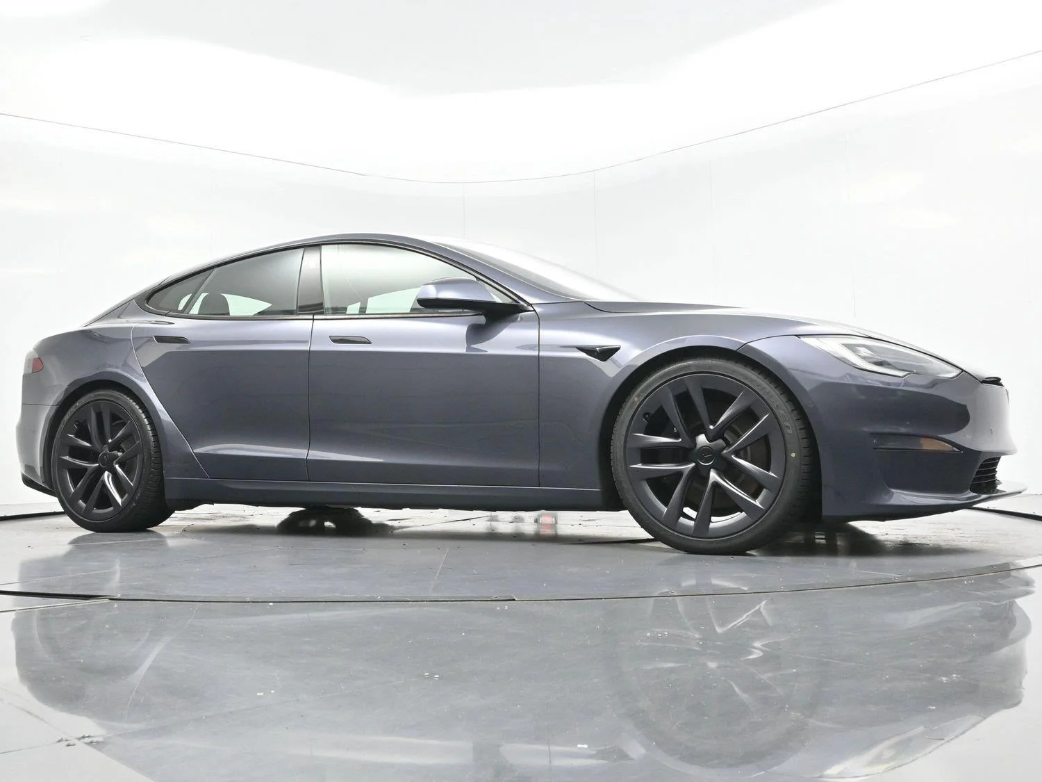 Used 2021 Midnight Silver Metallic Tesla Plaid image 40