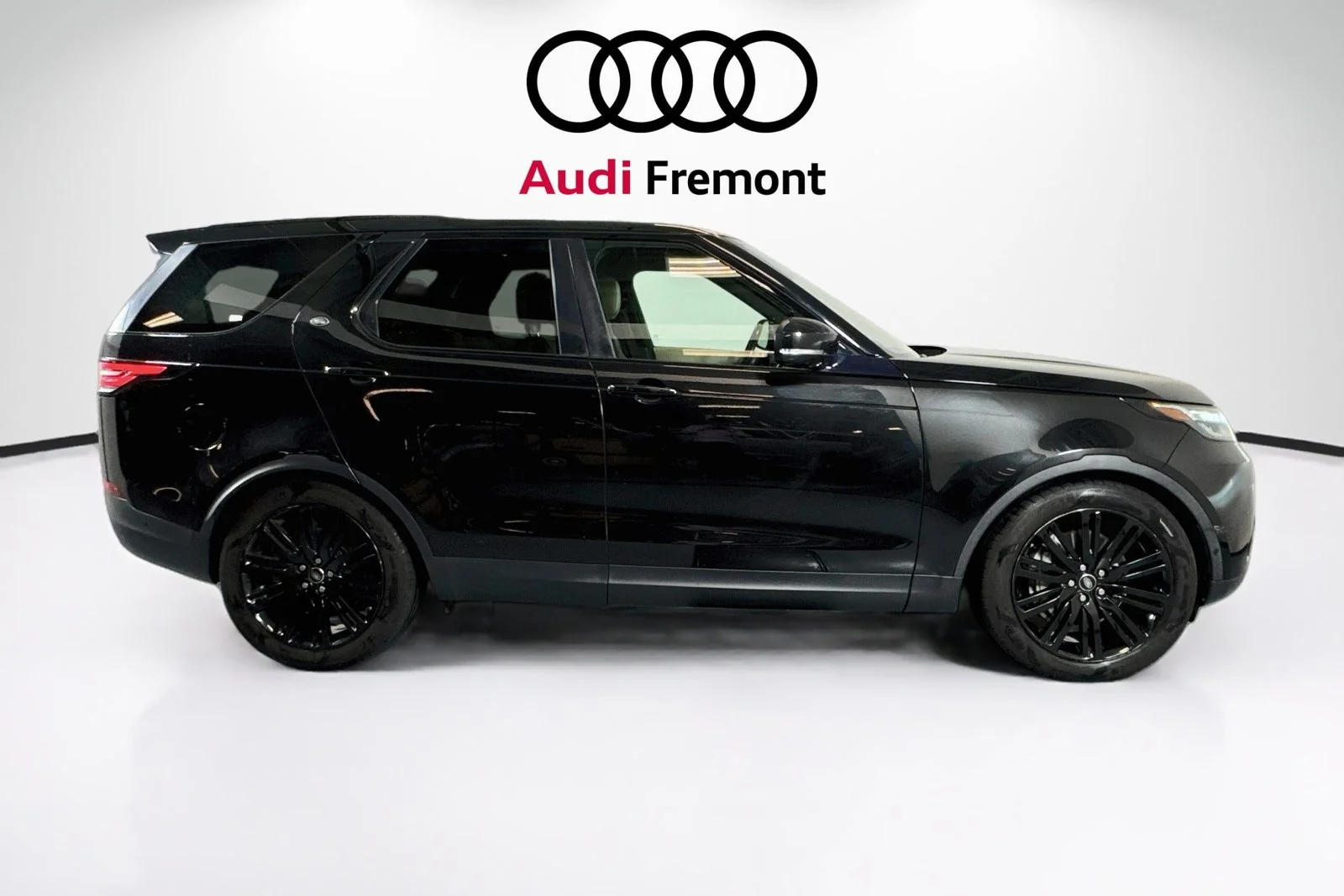 Used 2019 Santorini Black Metallic Land Rover HSE image 4