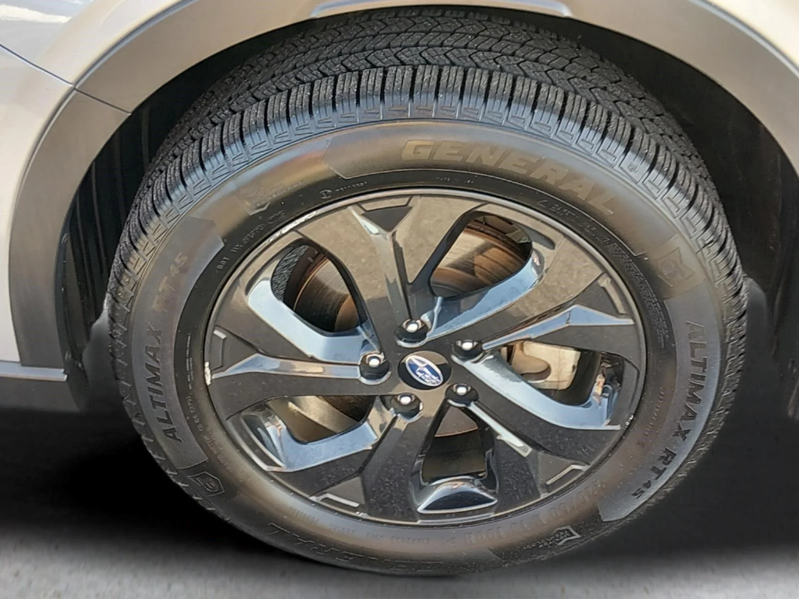 Used 2022 Ice Silver Metallic Subaru Onyx Edition XT image 11