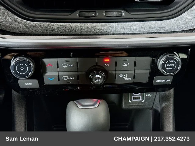 New 2026 Black Jeep Latitude image 15