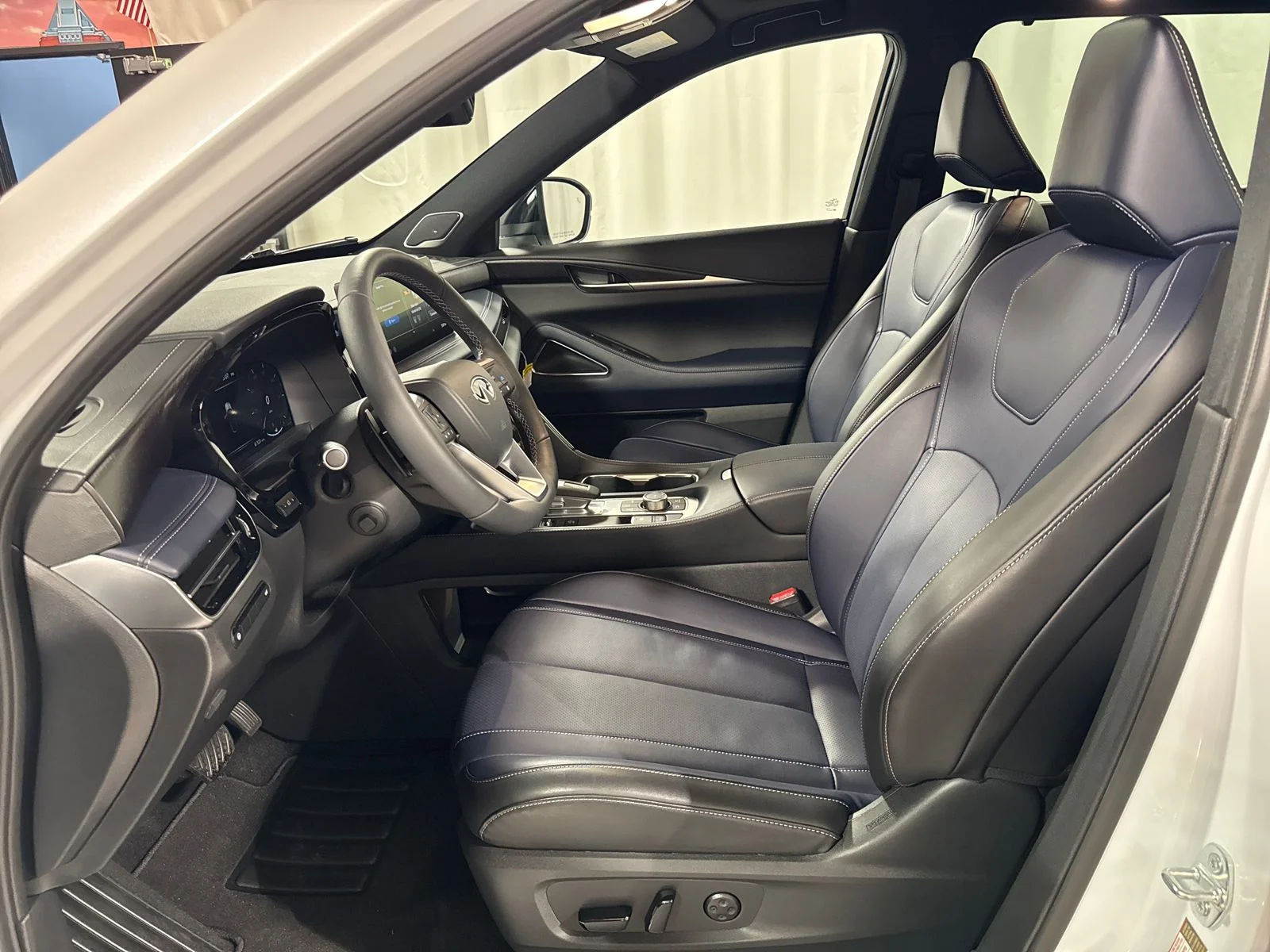 Certified Used 2026 White INFINITI SPORT image 3