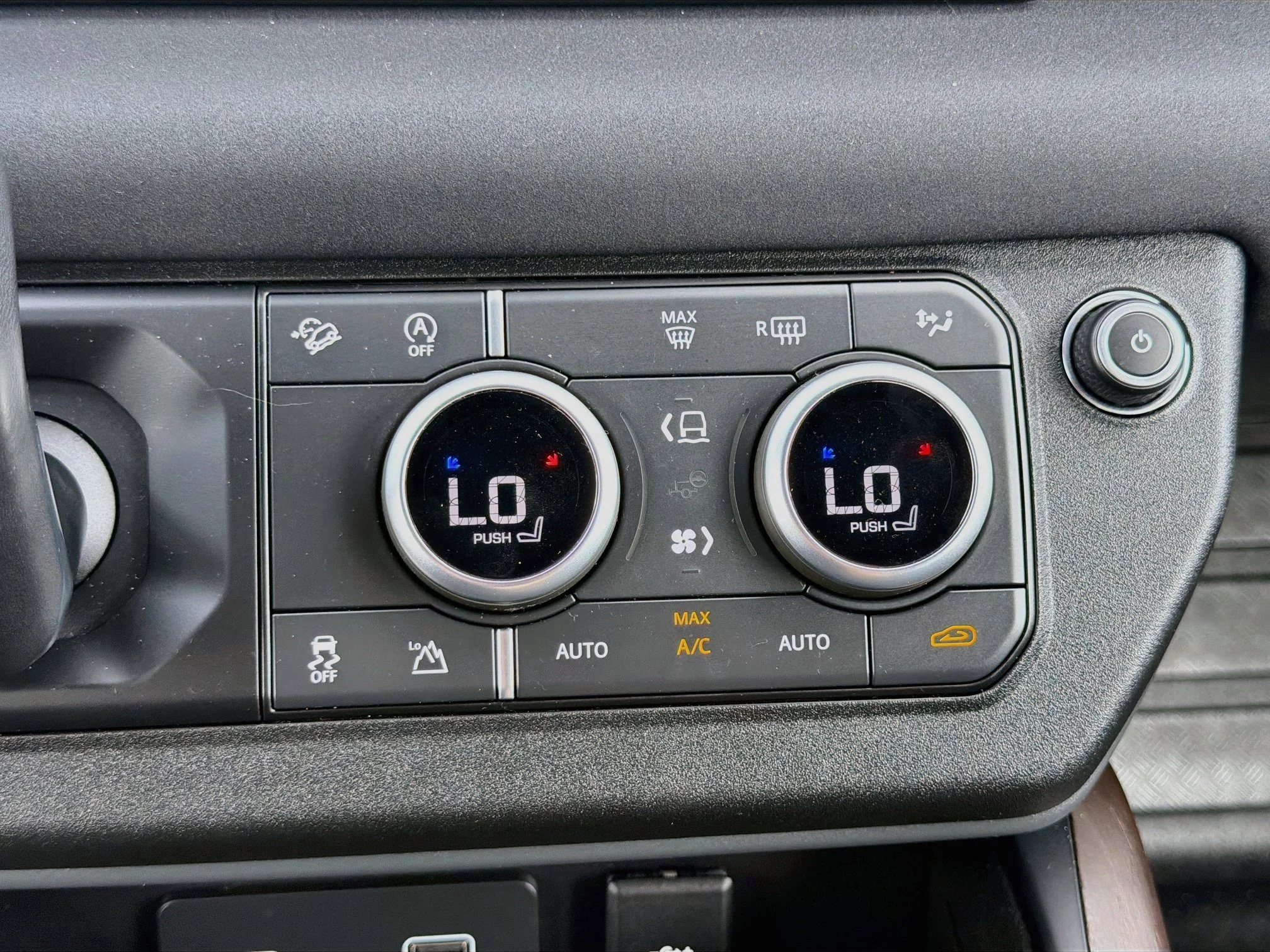 2023 Land Rover Defender X-Dynamic SE - Photo 34