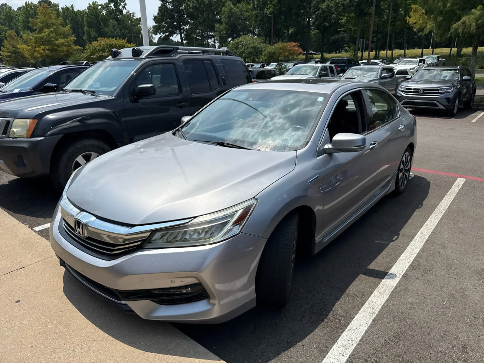 Used 2017 Lunar Silver Metallic Honda Touring image 7