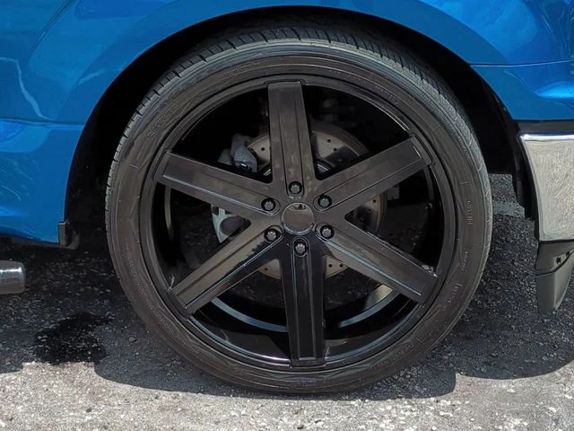 Used 2019 Velocity Blue Metallic Ford XL image 11