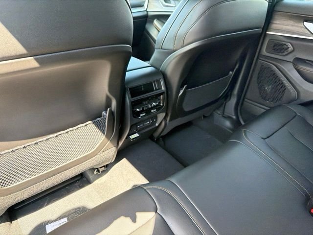 New 2026 Bright White Clear-Coat Exterior Paint Jeep  image 8