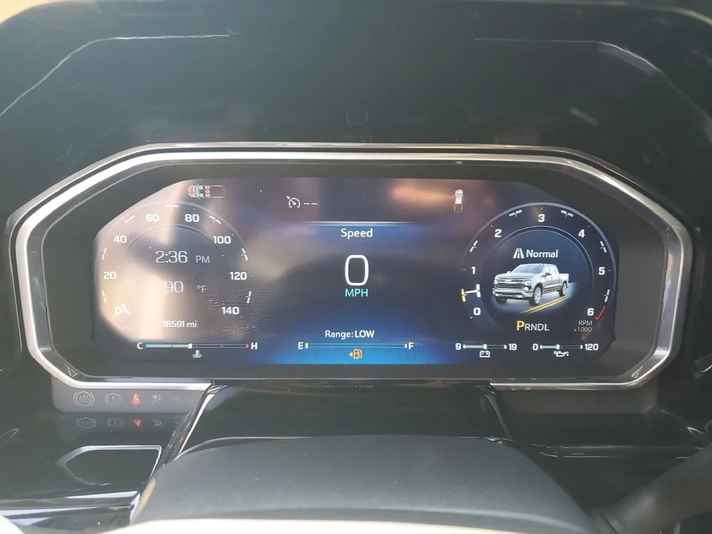 Used 2026 Summit White Chevrolet LT image 31