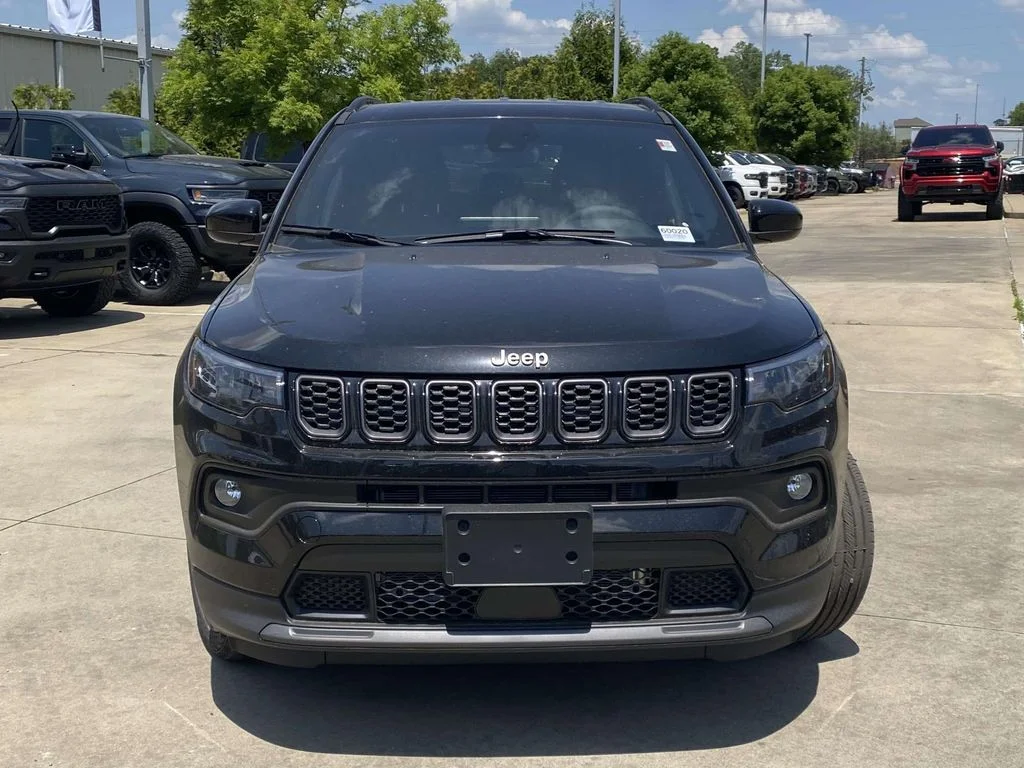 New 2026 Diamond Black Crystal Pearl-Coat Exterior Paint Jeep Latitude Altitude image 2