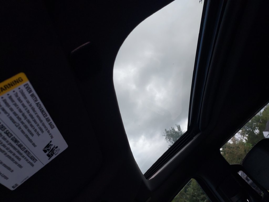 Used 2022 White GMC AT4 image 24