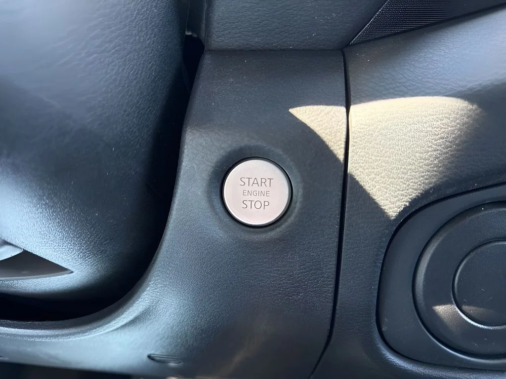 Used 2022 White Nissan S image 18