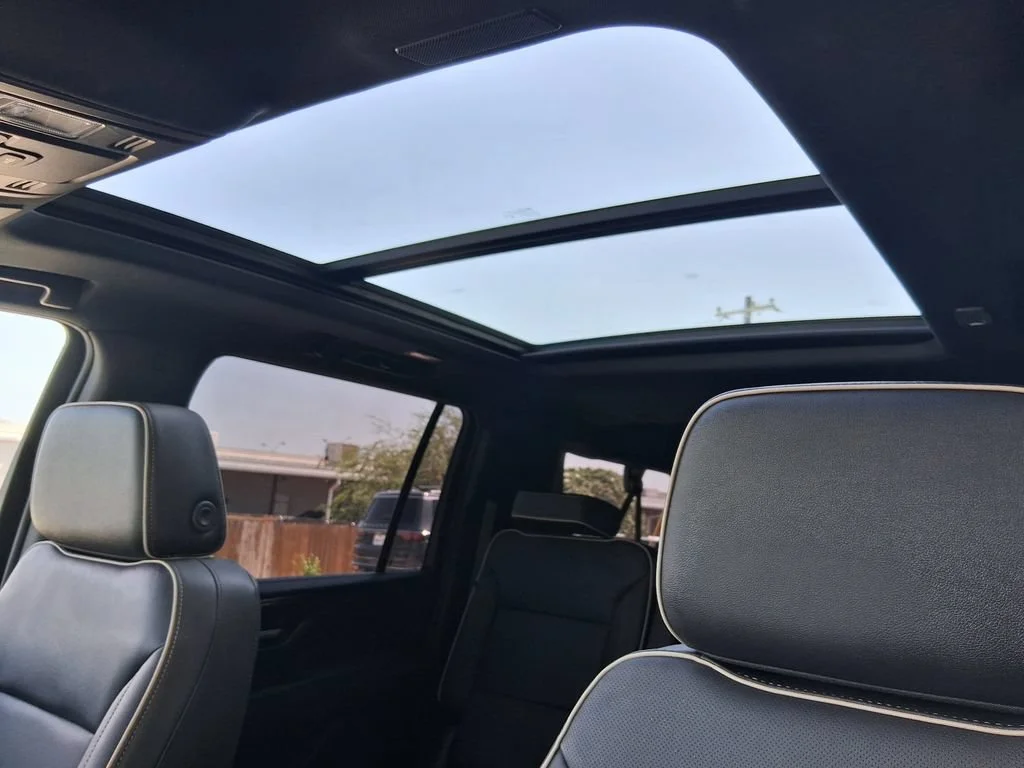Used 2025 Summit White GMC Elevation image 21