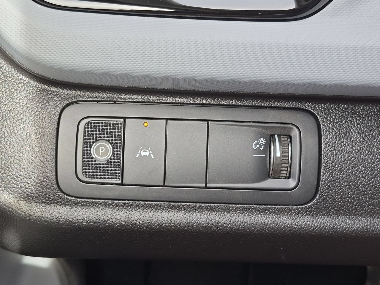 2027 Chevrolet Bolt LT - Photo 18