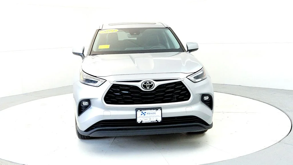 Used 2023 Silver Toyota XLE image 8