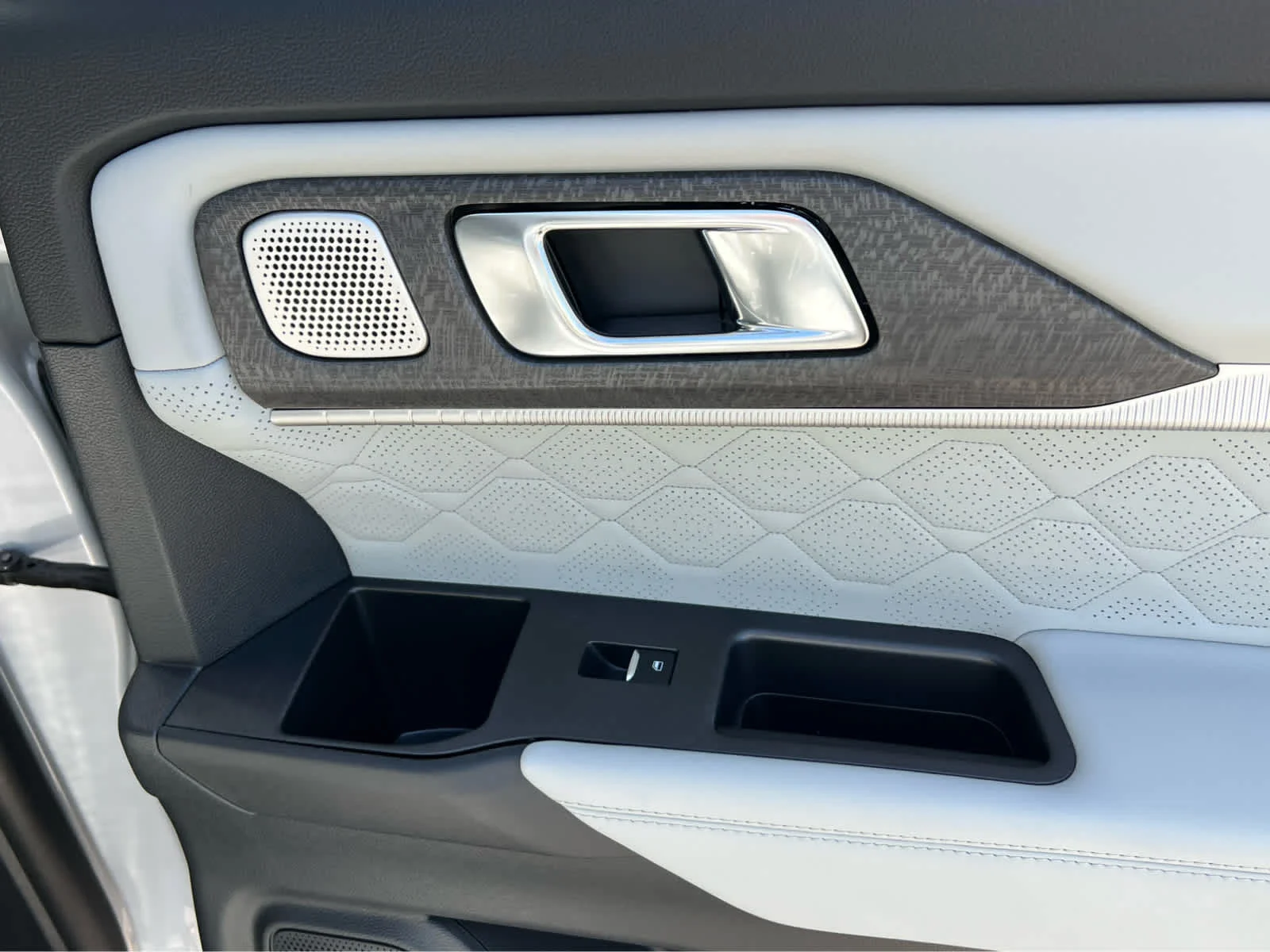 New 2026 Space White Metallic Ford Platinum™ image 23
