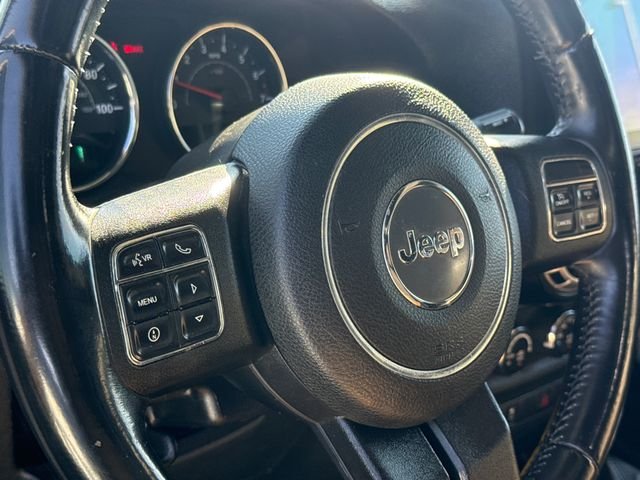 Used 2012 White Jeep Unlimited Rubicon image 30