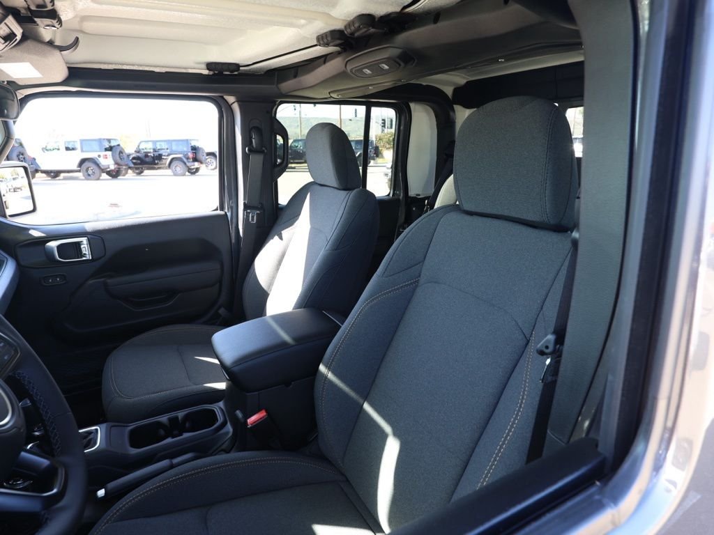 New 2026 Granite Crystal Metallic Clear-Coat Exterior Paint Jeep Sport S image 14