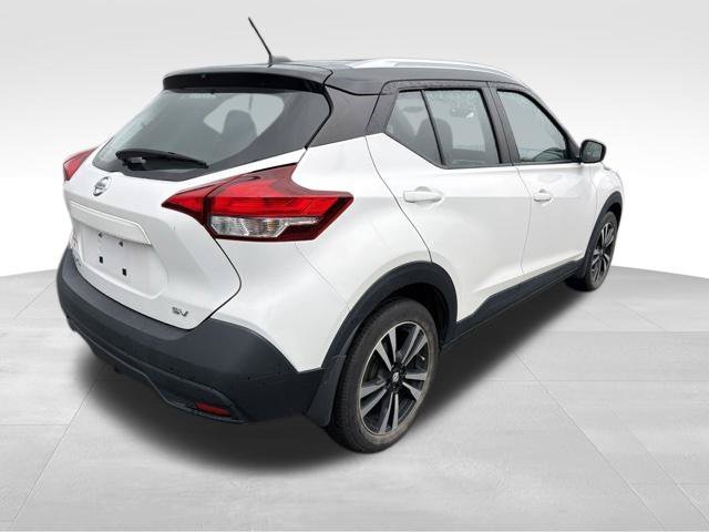 Used 2018 Aspen White / Super Black Nissan SV image 3