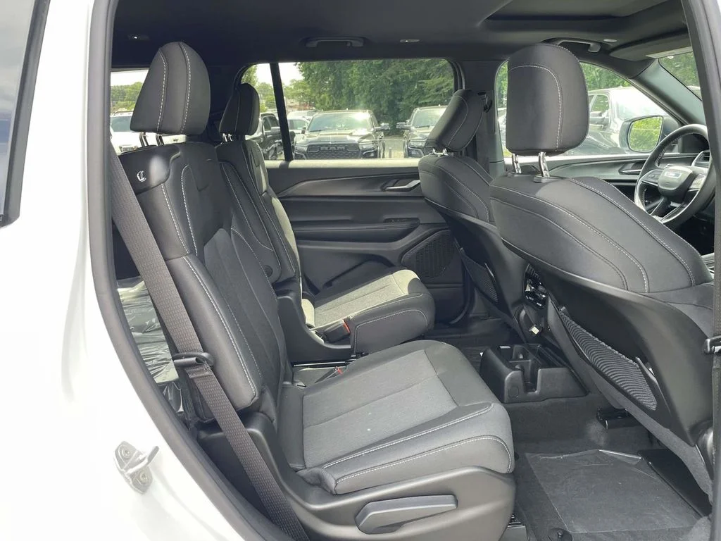 New 2026 Bright White Clearcoat Jeep Laredo image 17