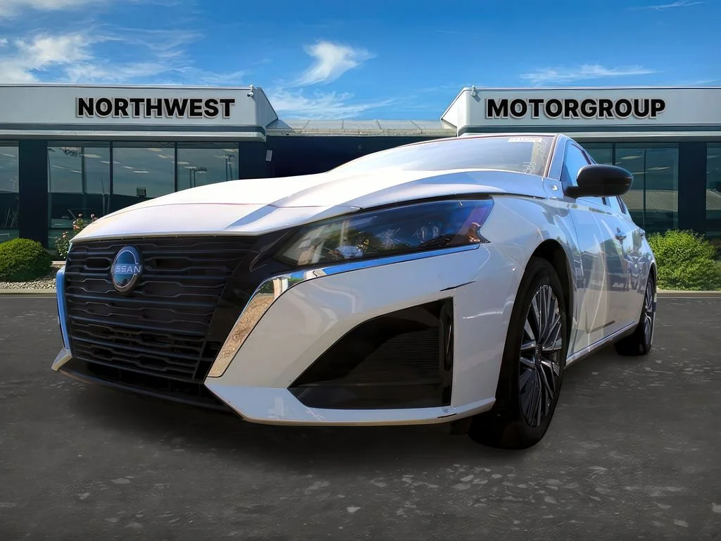 2025 Nissan Altima SV - Photo 12
