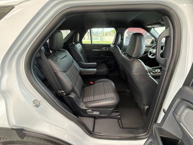 New 2026 Space White Metallic Ford ST-Line image 44