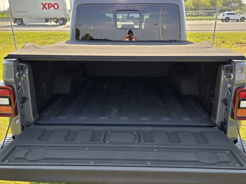 Used 2020 Gray Clearcoat JEEP RUBICON image 11