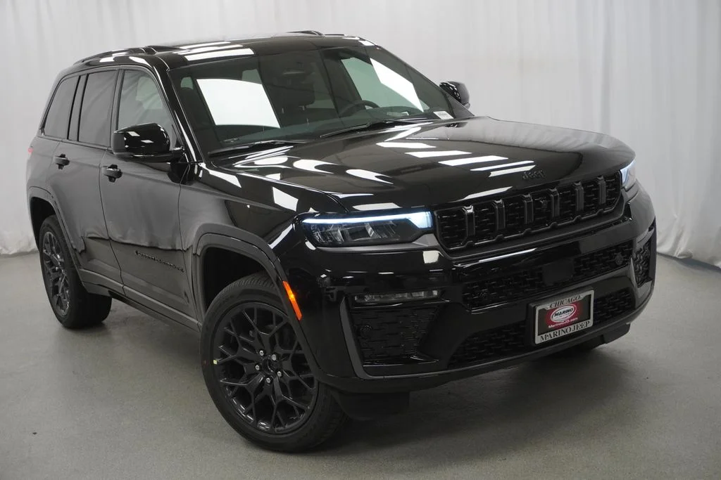 New 2026 Diamond Black Crystal Pearl-Coat Exterior Paint Jeep Summit image 8