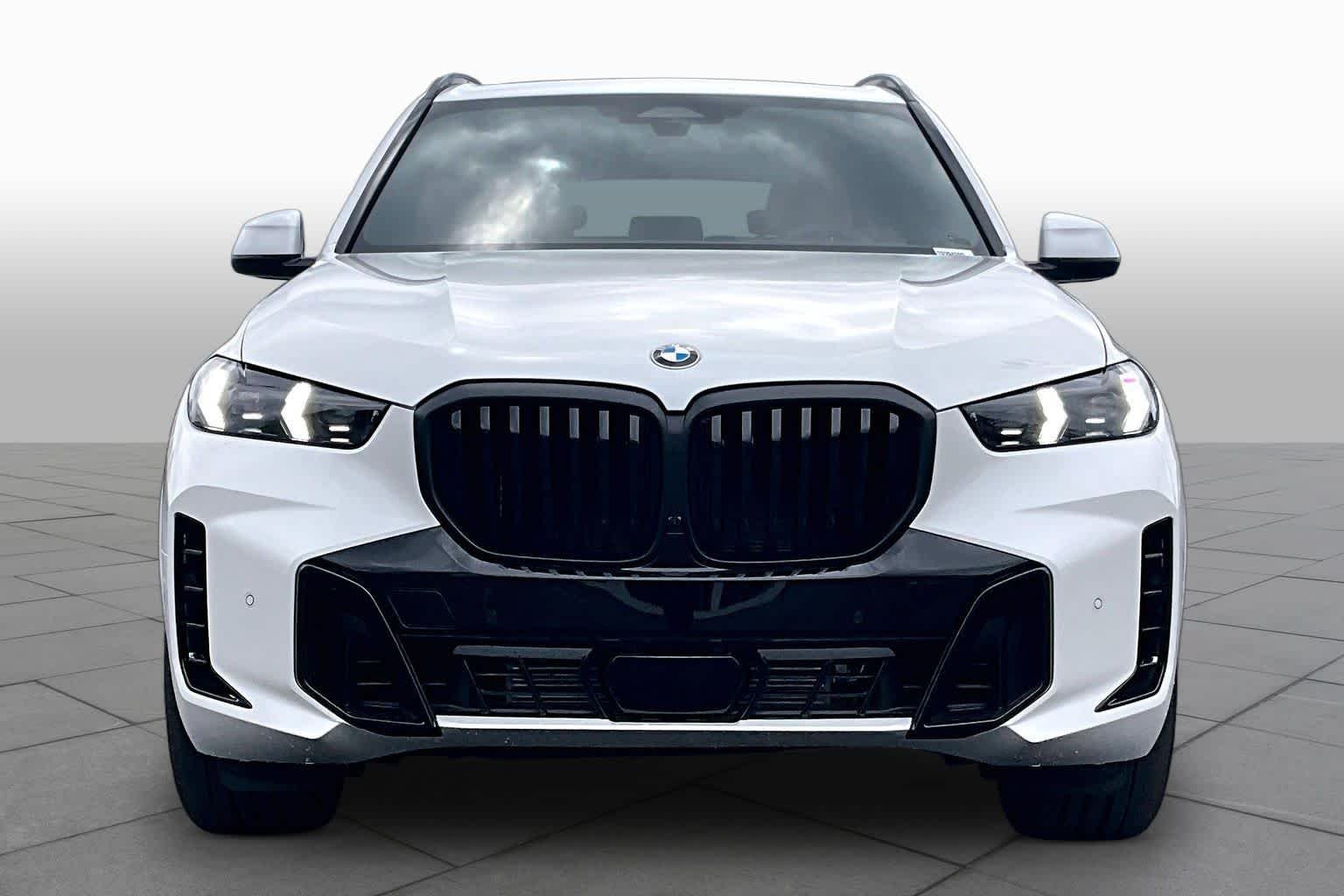 New 2026 Mineral White Metallic BMW sDrive40i image 3