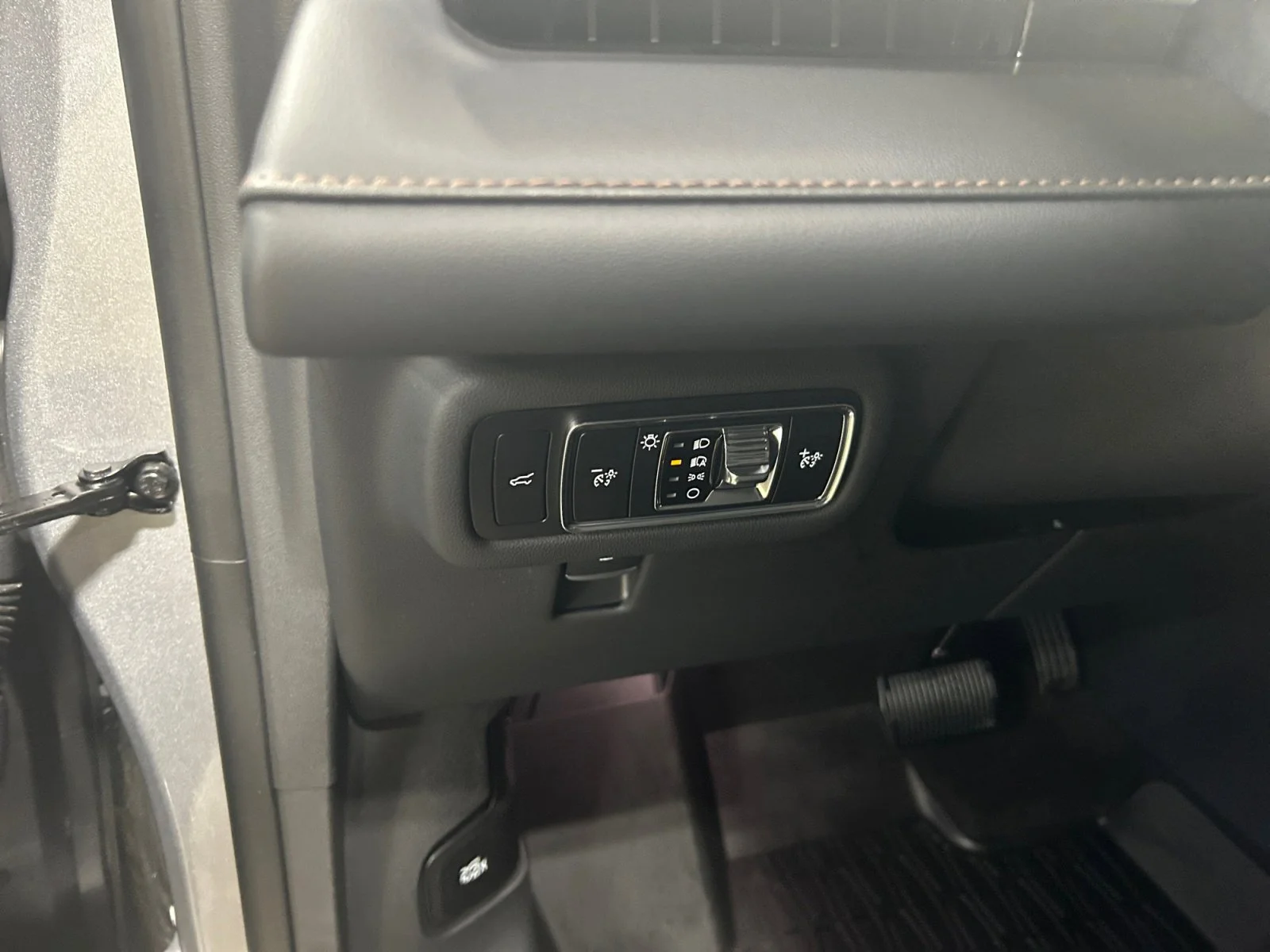 New 2026 Silver Radiance Metallic Clearcoat Lincoln Premiere image 16