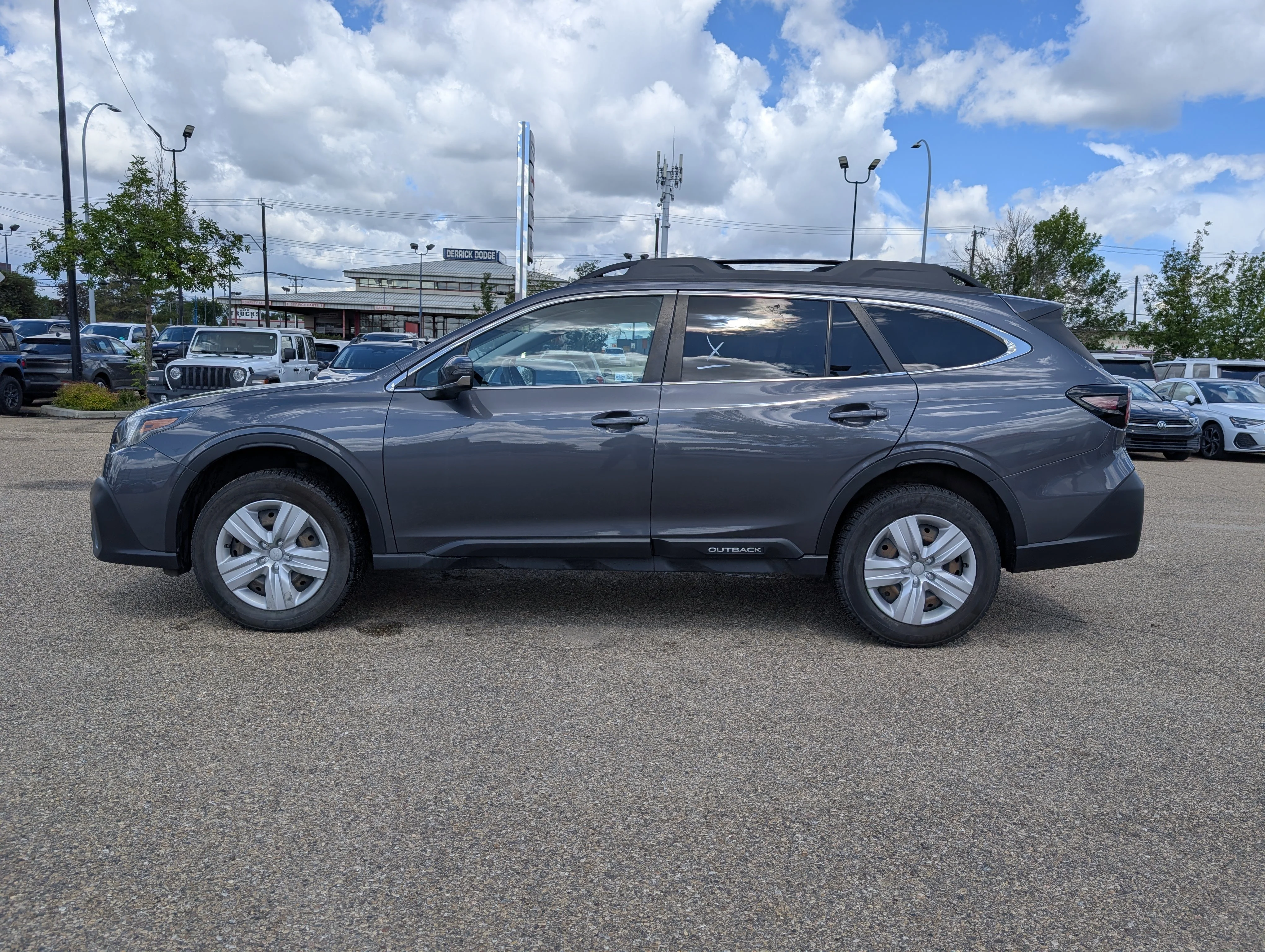 Used 2022 Crystal White Pearl Subaru Convenience image 3