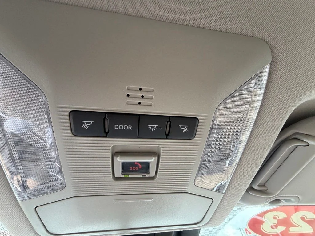 Used 2023 White Toyota XLE image 19