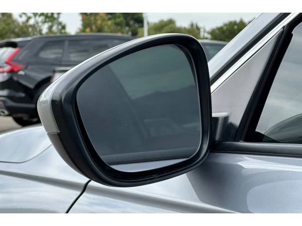 Used 2023 Lunar Silver Metallic Honda LX image 9